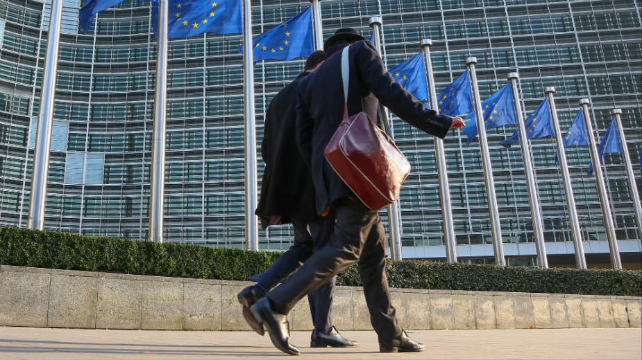 Raste nepoverenje mladih prema EU 1