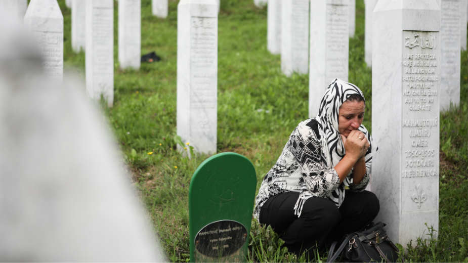 Oči su mu bile napola otvorene, kao da je živ 1