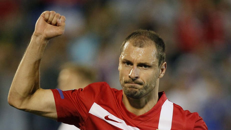 Ni u izlogu, ni u radnji 1