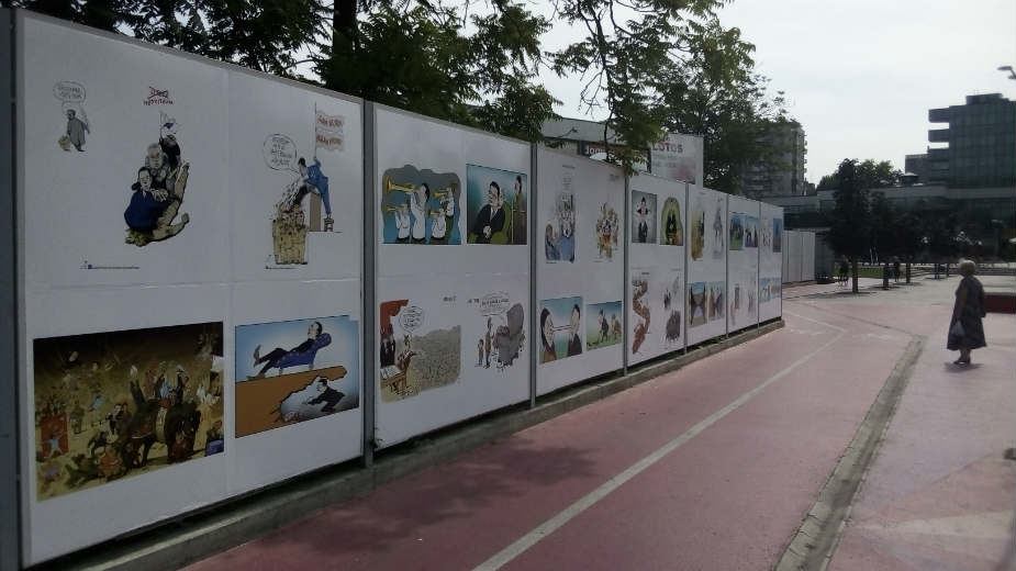 Karikature na Gradskom trgu 1