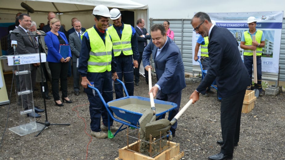 Kamen temeljac za izgradnju stanova izbegličkim porodicama 1
