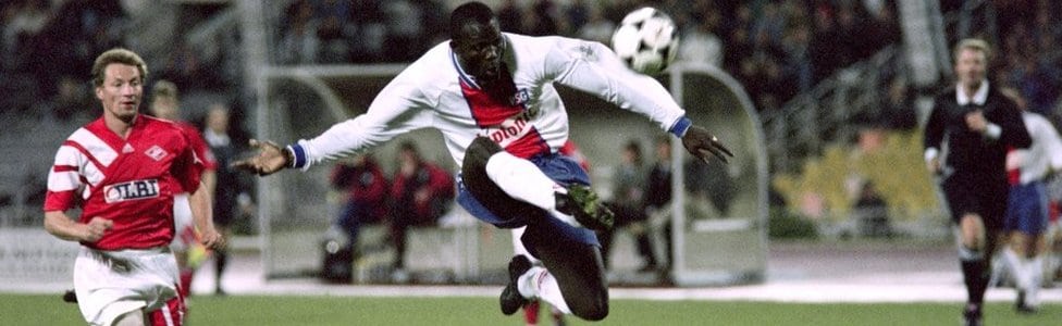Žorž Vea će odlikovati Arsena Vengera 2 Žorž Vea u dresu Pariz Sen Žermea, 28. septembar 1994.