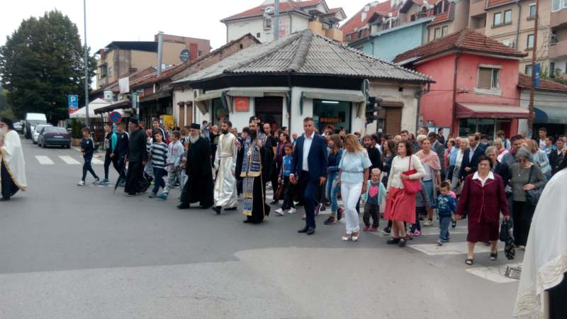 Liturgija u Tijabarskoj crkvi i litije ulicama Pirota 1