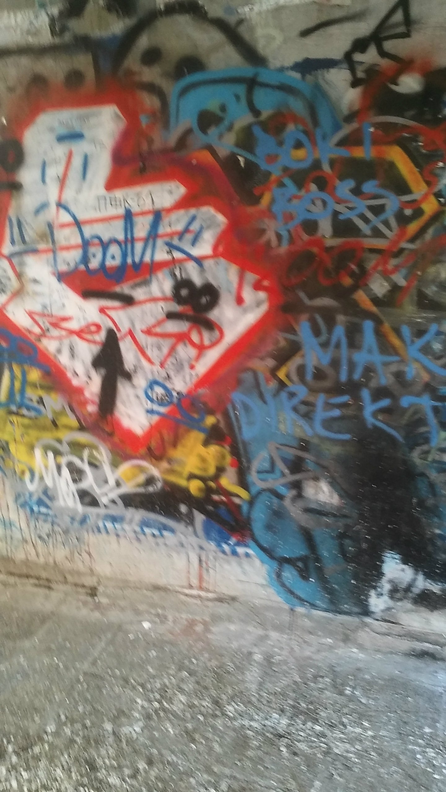 Potkrovlje zgrade u bloku 62 već 40 godina kao stanare ima golubove 5