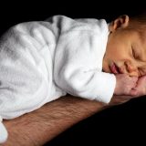 Više od 40 odsto dece rodi se vanbračno 12