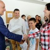 Prva porodica dobila pomoć grada za treće dete 4
