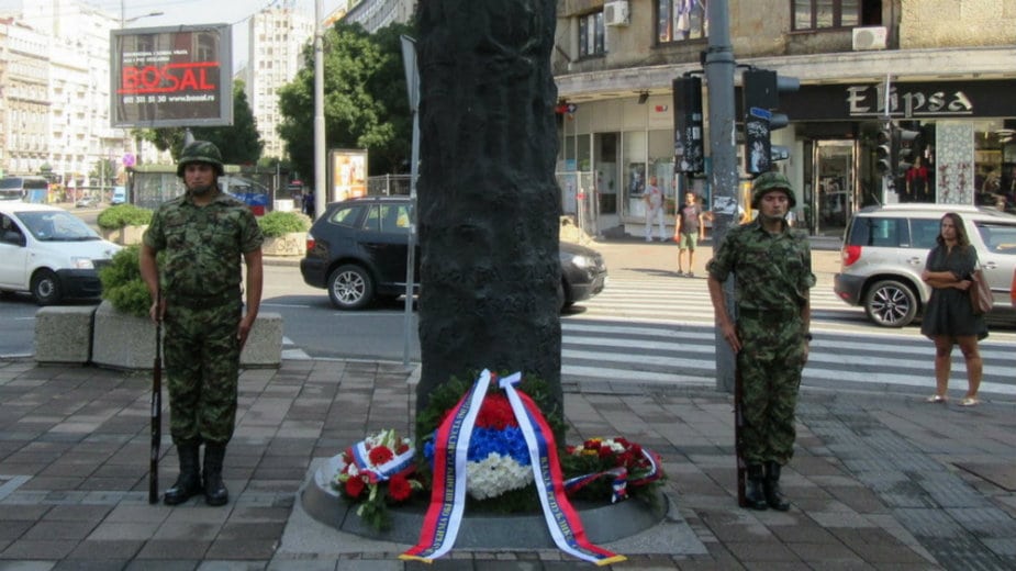 Venci na Spomenik obešenim rodoljubima na Terazijama 1