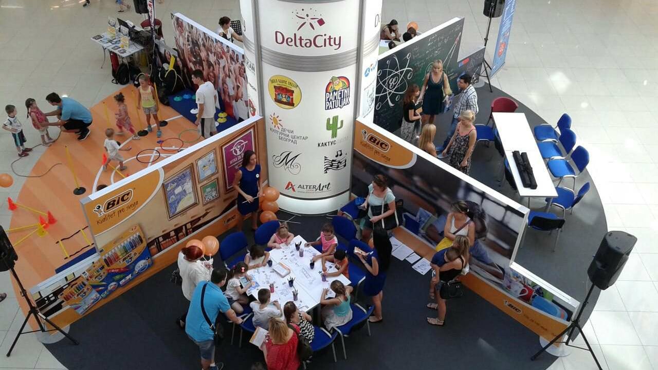 Prikupljanje školskog pribora za socijalno ugroženu decu u Delta City-ju 1