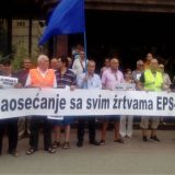 Građani palili sveće za "žrtve EPS-a" 9