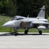 Borbeni švedski avion srušio se nakon sudara s pticom 8