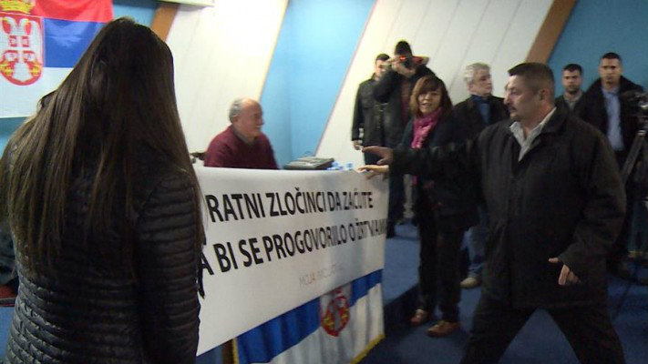 Aktivisti Inicijative kažnjeni za prekid Šljivančaninove tribine 1