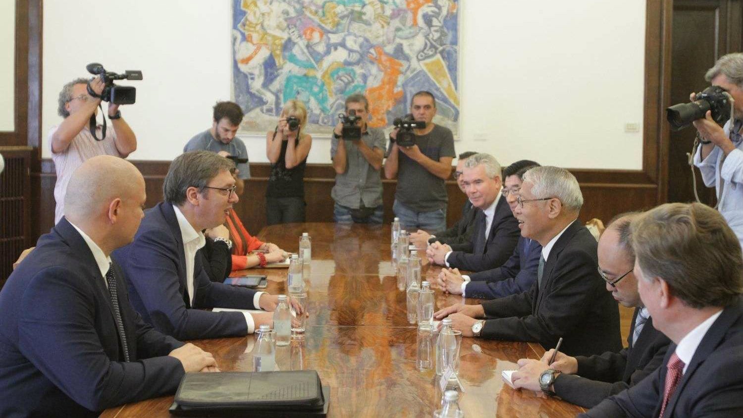Vučić sa predstavnicima Japan Tobacco grupe o poslovanju u Srbiji 1