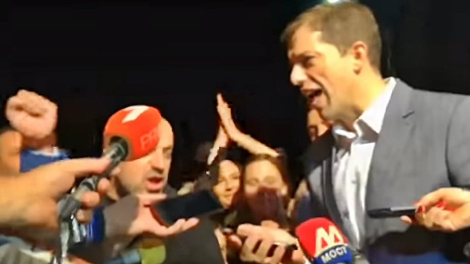 Lider SNS se kao guru obraća sledbenicima 1