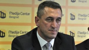 Rašić ukazuje da zakletva poslanika SL počinje sa "ja, član parlamenta Republike Kosovo", Stojanović kaže "odluka s vrha" 2
