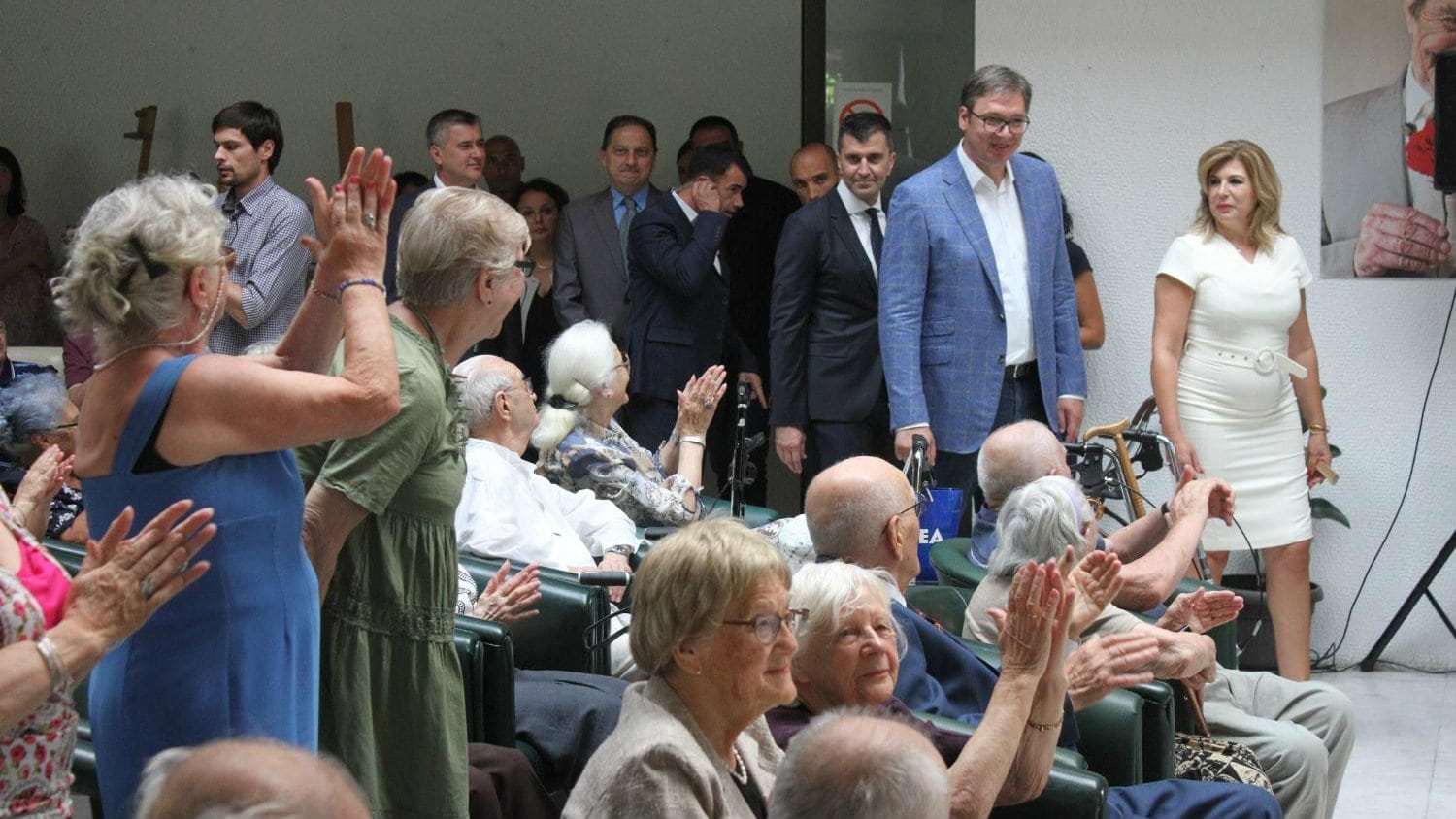 Vučić: Ima novca da se penzije povećaju čak i bez rebalansa budžeta 1