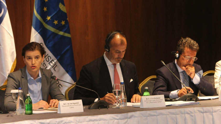 Ustav našminkan evropskim standardima 1