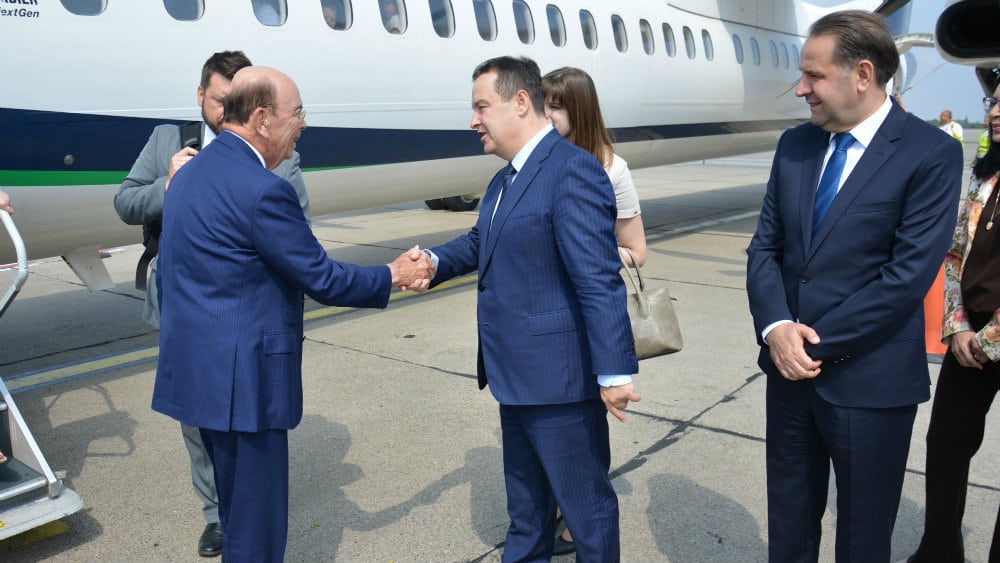 Dačić i Ljajić dočekali na aerodromu državnog sekretara SAD 1