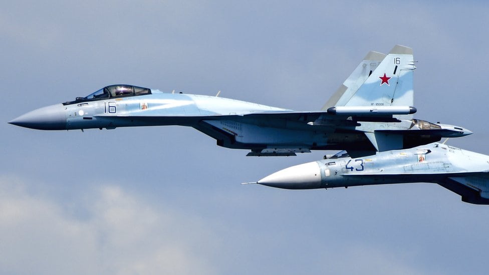 Sankcije SAD razbesnele Kinu 1 Ruski Suhoj Su-35 i Su-30M2 vojni avioni
