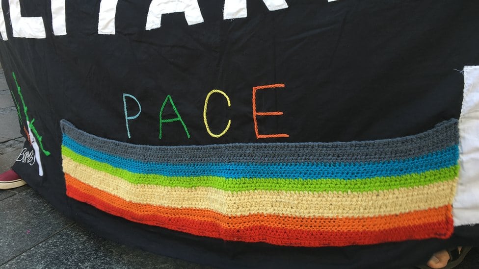 Beograd: Novi performans 'Žena u crnom' 7 Transparent Žena u crnom