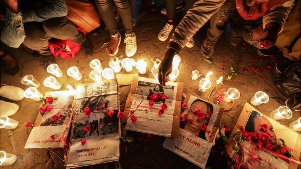 Kenijski aktivisti pale sveće na slikama ubijene devojke