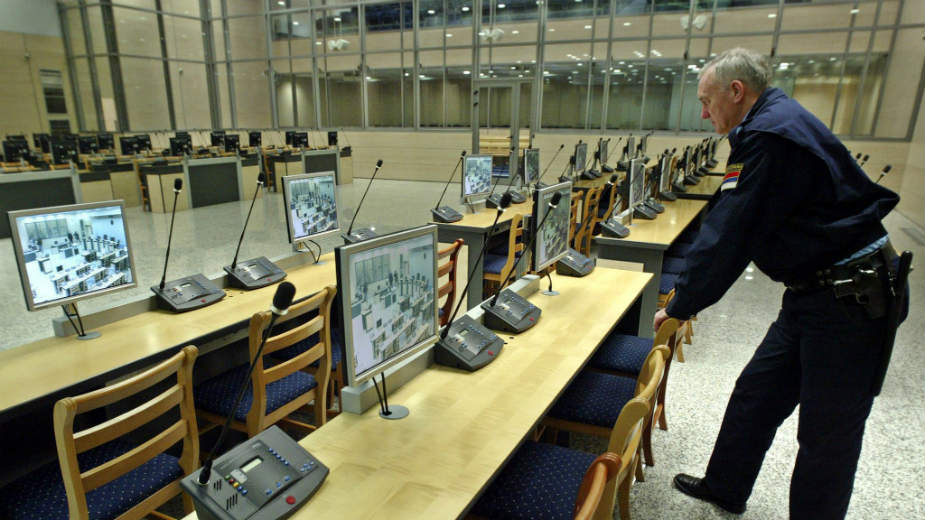 Vojnici pljačkali i ubijali 1