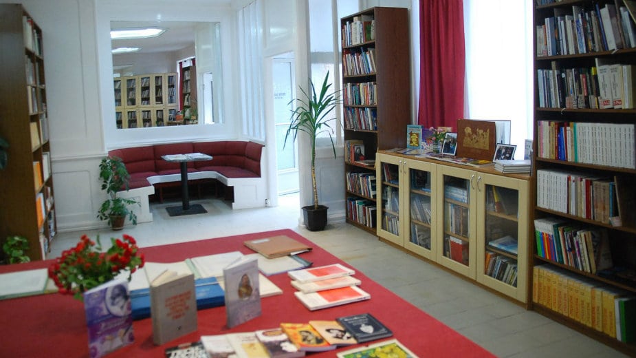 Na poklon 4.000 knjiga 1