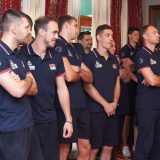 Samouvereni, ali oprezni 1