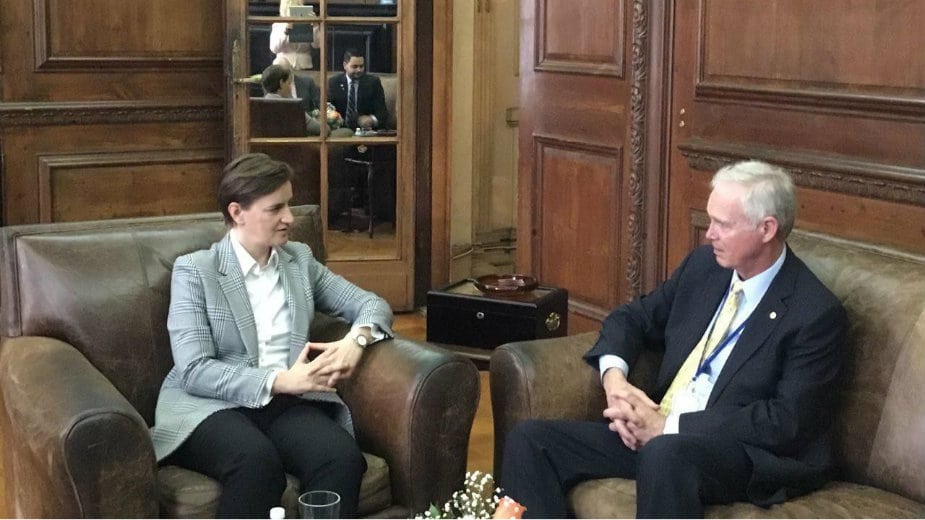 Džonson: Želimo da pomognemo u pronalaženju rešenja za KiM 1