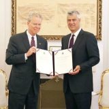 Tači odlikovao američkog ambasadora na Kosovu 13