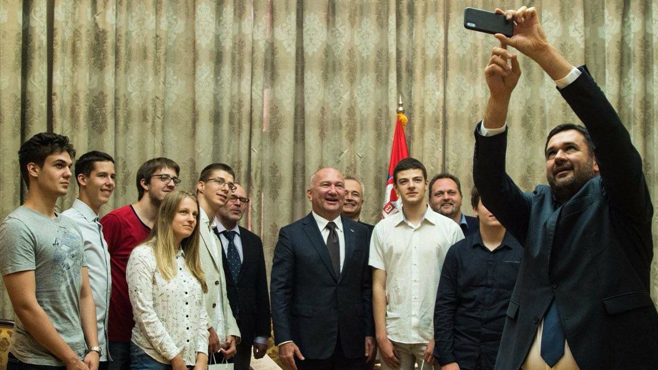 Nagrađeni matematičati i informatičari na prijemu kod Popovića 1