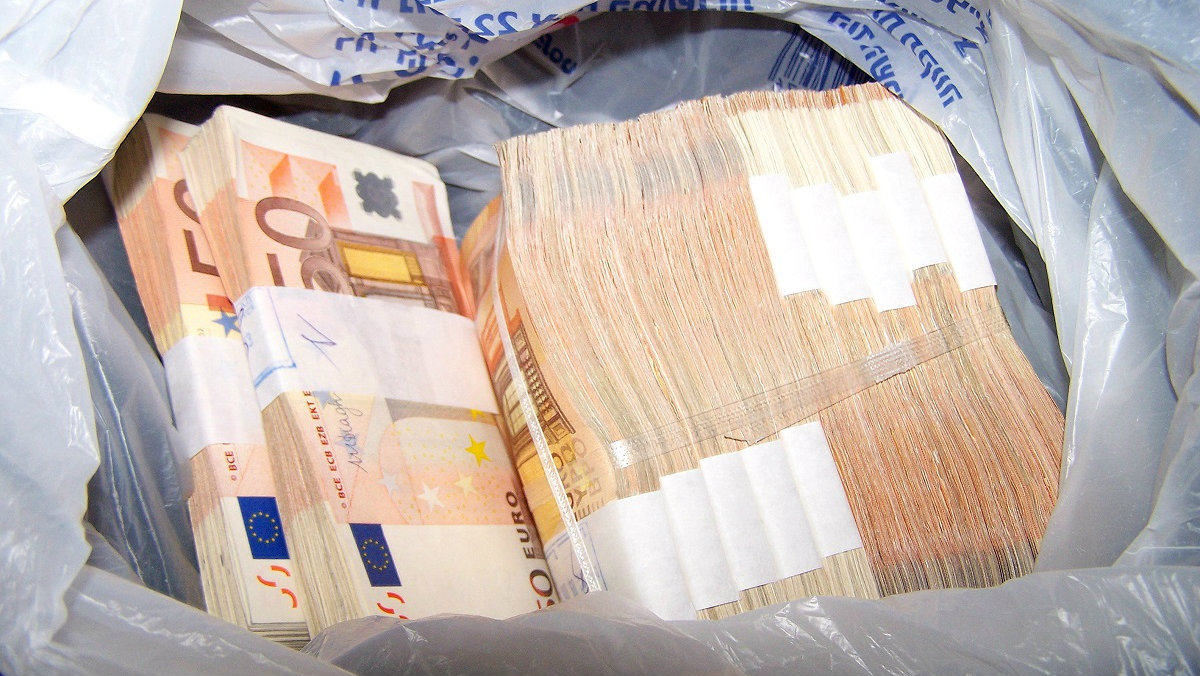 Carinici sprečili prenos neprijavljenih 130.000 evra 1