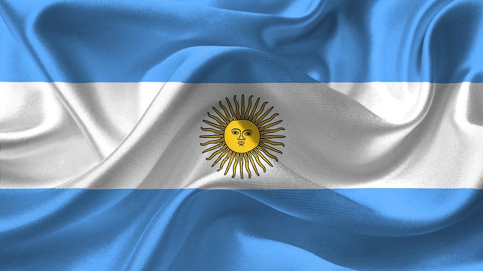 Argentina: Ukidaju se ministarstva, pezos rekordno nizak 1
