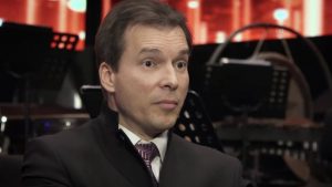 U kratkom roku, i bez vidljivog dijaloga sa strukom, na upravljačke pozicije kulturnih institucija i manifestacija u Beogradu imenovana je kombinacija javnosti slabo poznatih, ali i dobro prepoznatljivih imena iz sveta kulture i umetnosti.