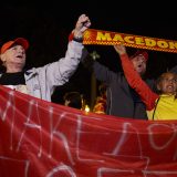 Slavlje protivnika referenduma ispred Sobranja 9