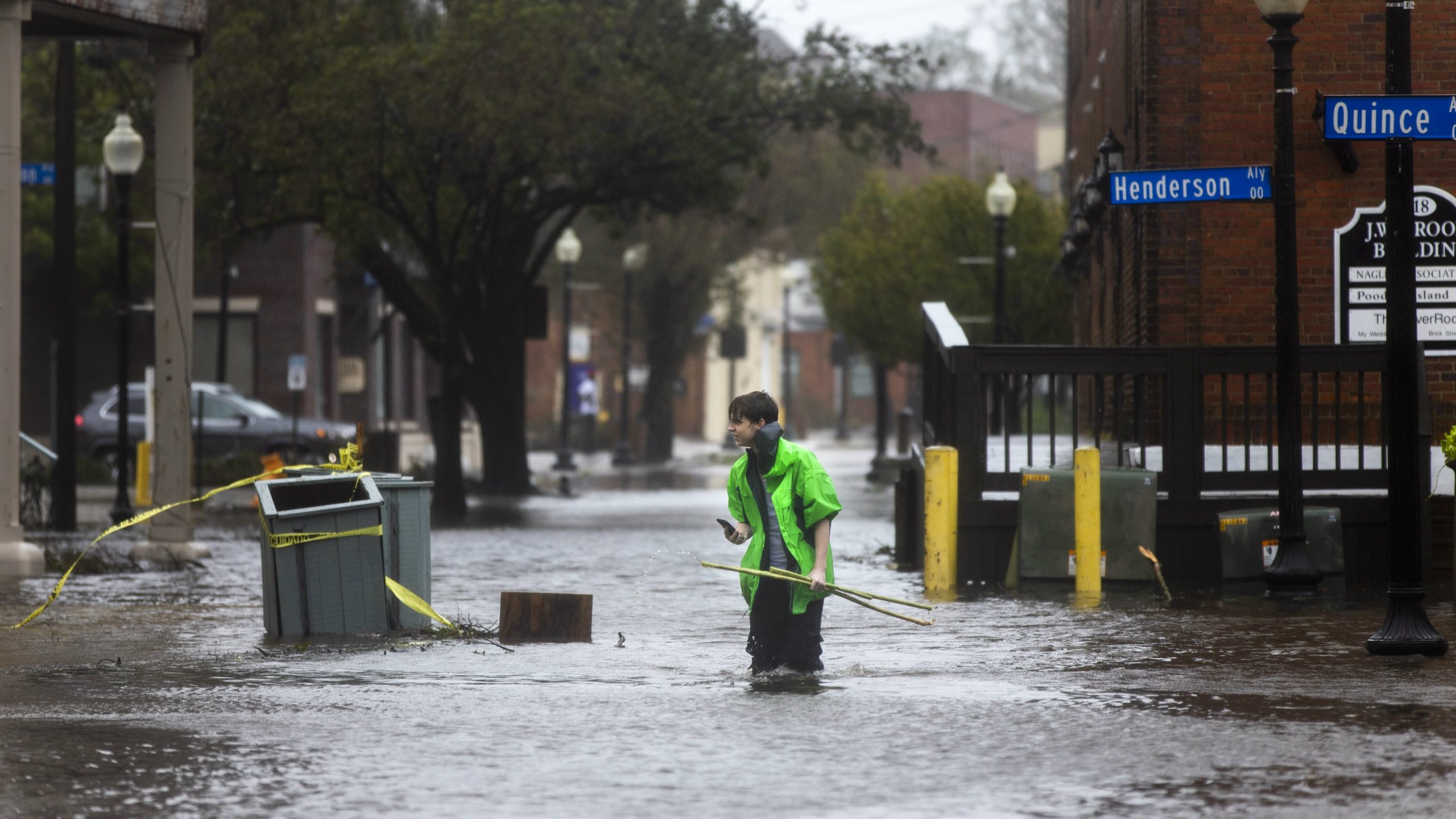 Uragan Florens već odneo pet života, među njima majka sa bebom 1