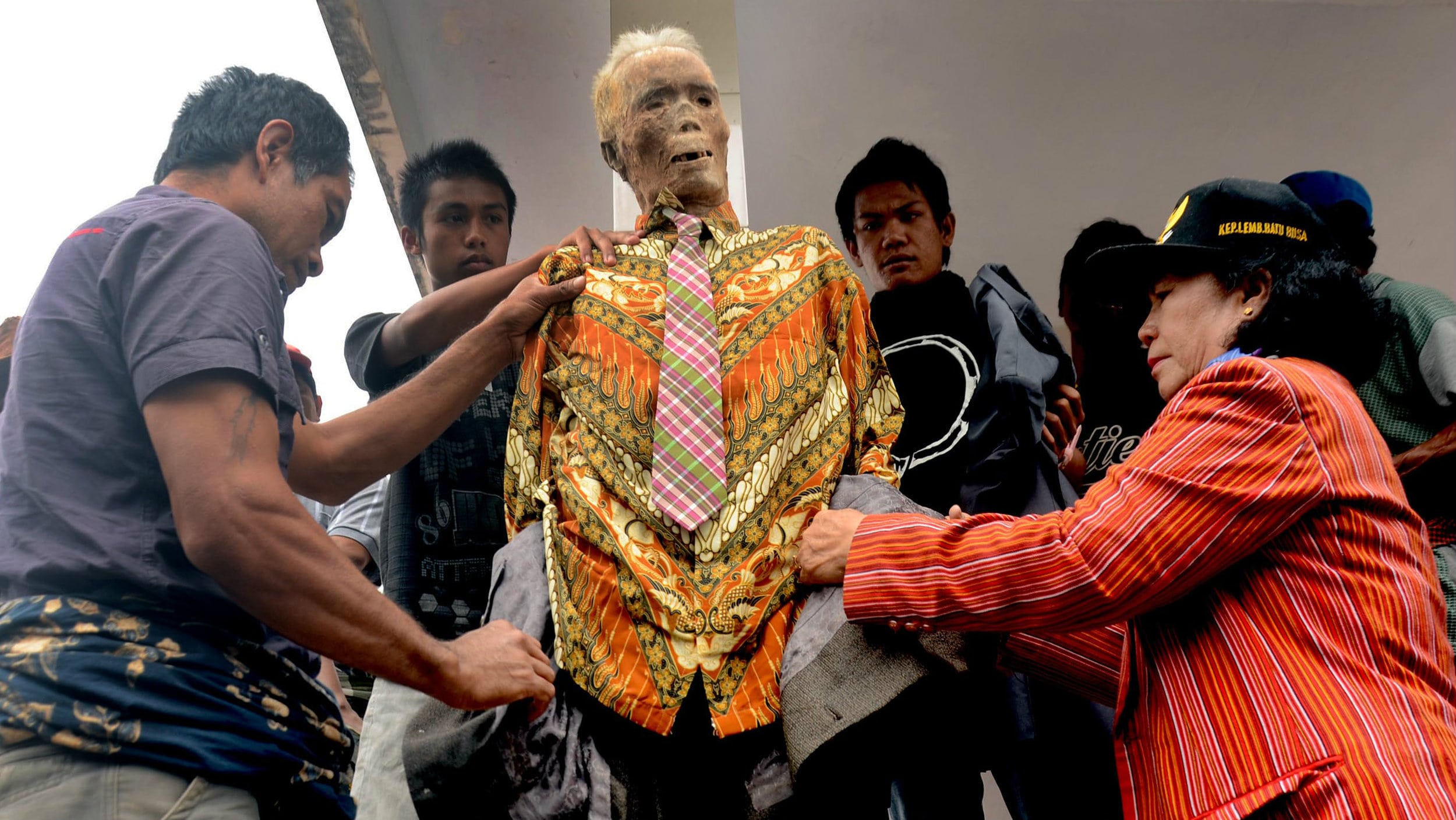 Indonežanska ceremonija čišćenja leševa 1