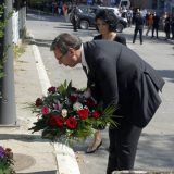 Vučić položio cveće na spomen ploču Olivera Ivanovića 15