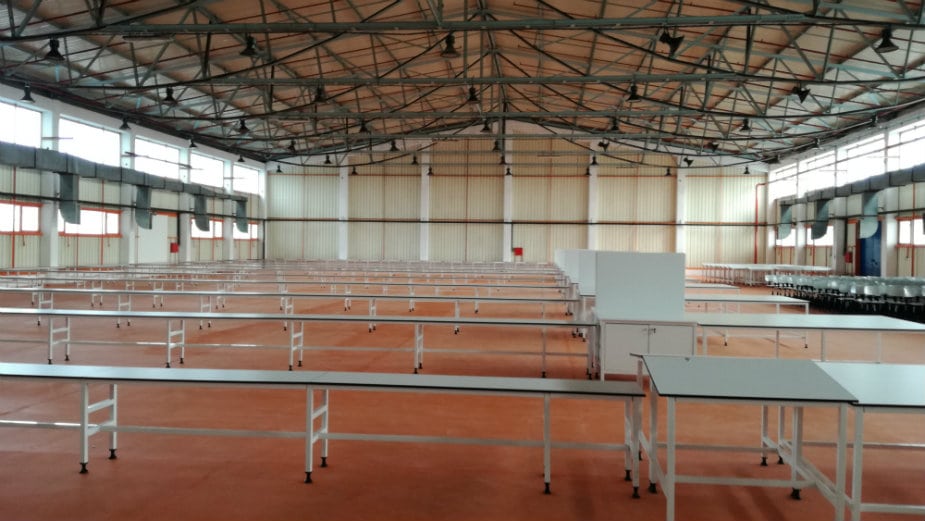 Mašine iz fabrike na doboš zbog duga za plate 1