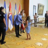 Stefanović uručio poklone deci stradalih policajaca 1