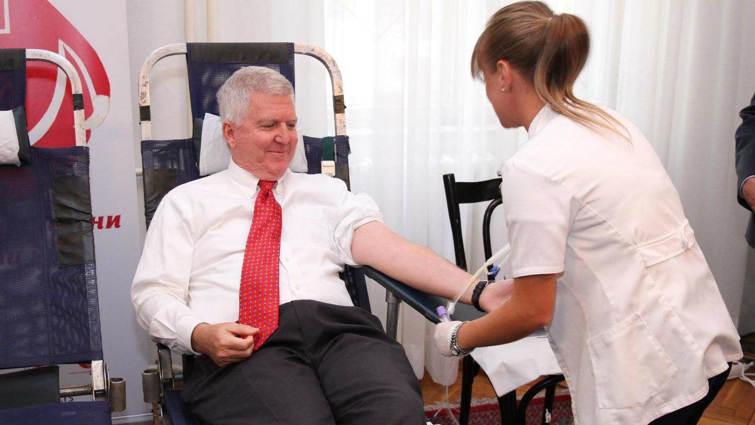Ambasada SAD održala humanitarnu akciju davanja krvi 1