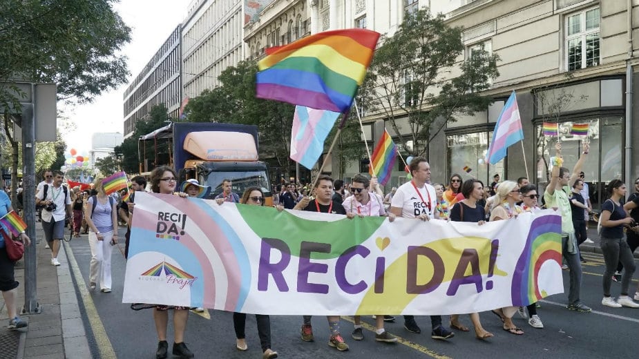 Prvi put na Prajdu prisustvovalo više ljudi nego obezbeđenja (VIDEO, FOTO) 1