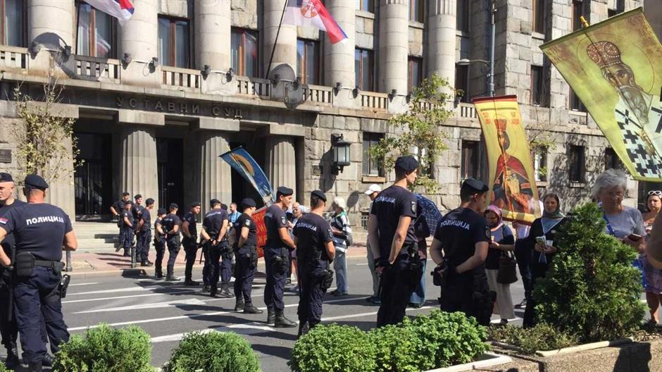 Protivnici Parade ponosa zaustavljeni kod Skupštine 1