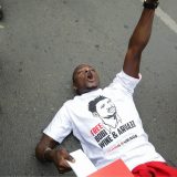 Pop zvezda političar vraća se u Ugandu 7