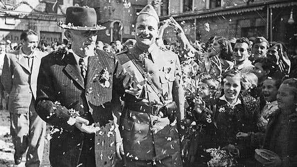 Ko je partizan pored Vladimira Nazora? 1