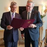 Tači odlikovao jubilarnom medaljom porodicu Buš 3