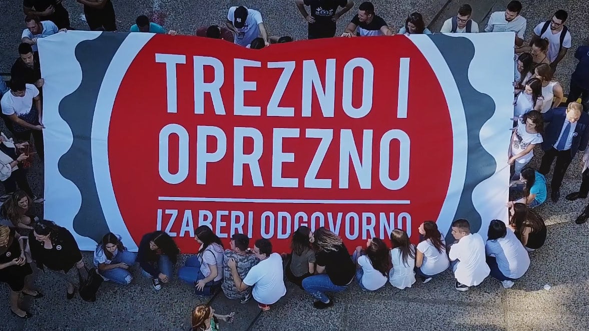 Više od 100 ljudi poslalo zajedno poruku o odgovornoj konzumaciji piva 1 Više od 100 ljudi poslalo zajedno poruku o odgovornoj konzumaciji piva 1