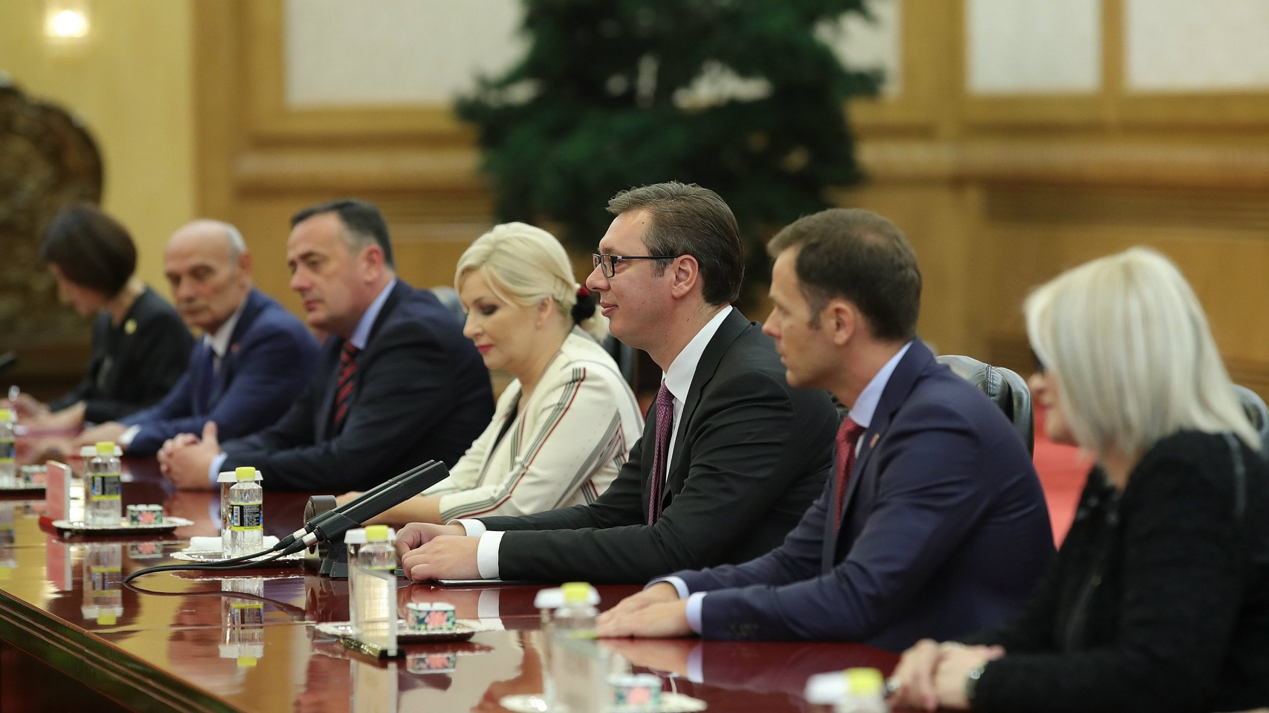 Vučić na otvaranju Svetskog ekonomskog foruma: Potpisana dva memoranduma 1