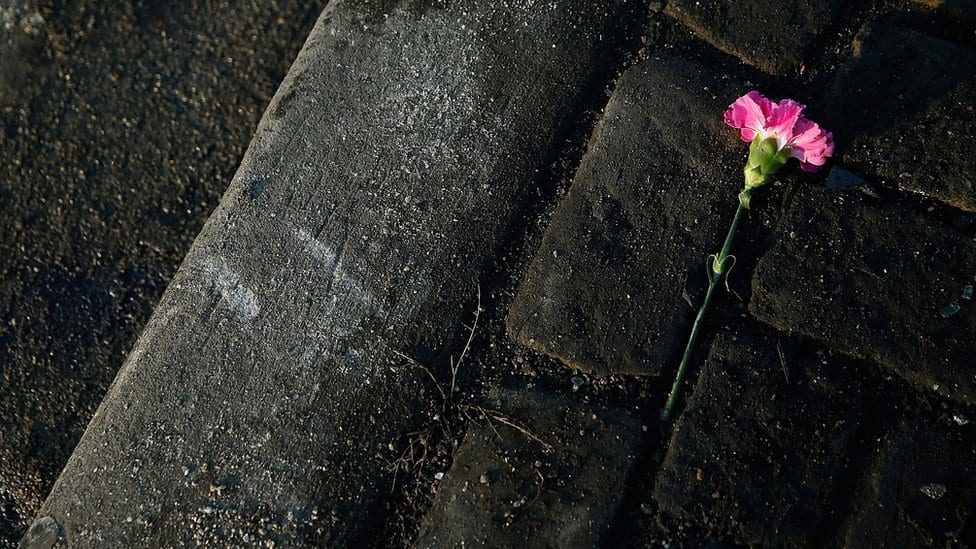 Stravični bilans saobraćajnih nesreća: Vozači brži od života 5 Cvet na mestu pogibije