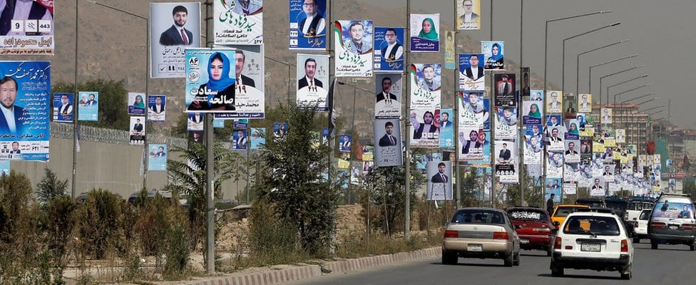 Izborni plakati duž glavne ulice u Kabulu