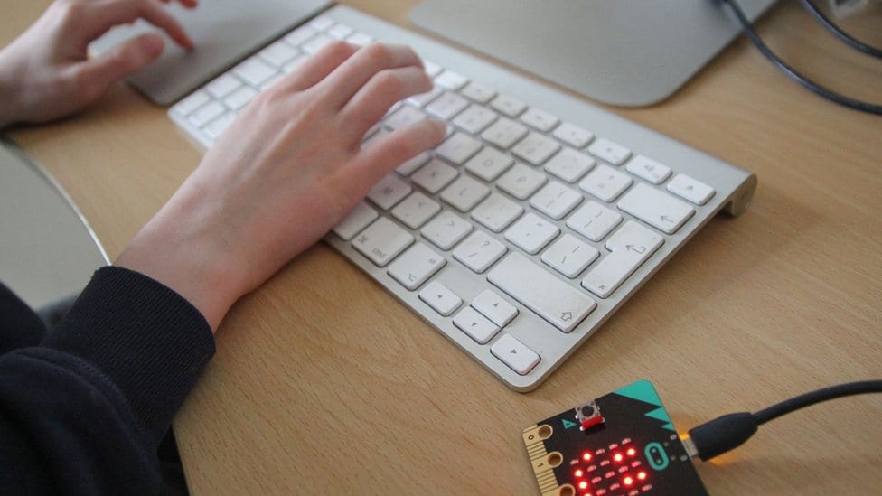 Programiranje na Majkrobit uređaju